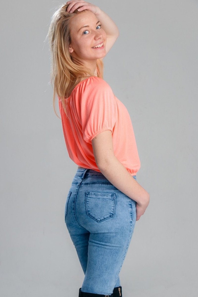 Анжела, 22